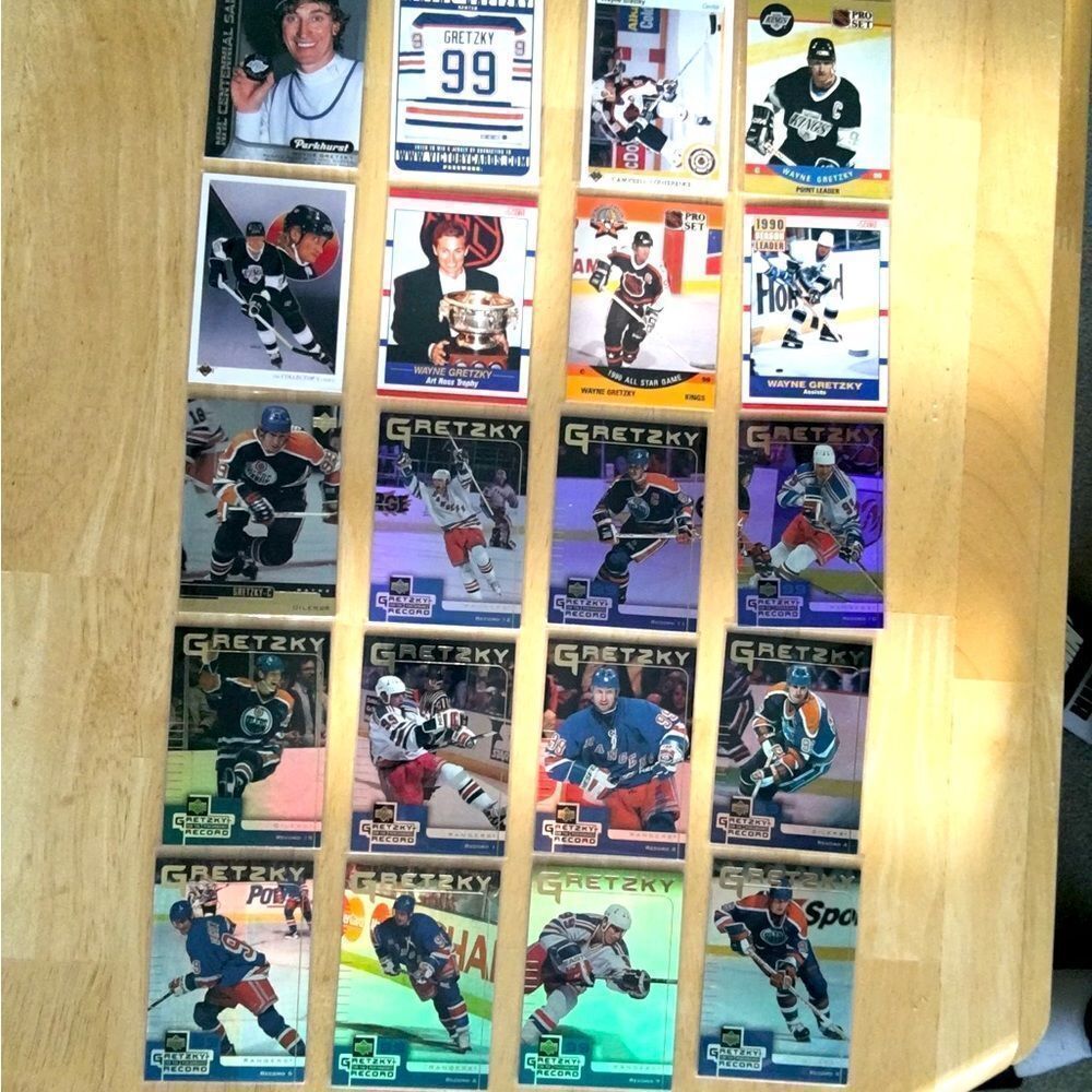 20 Wayne Gretzky Assorted Hockey Cards - Picture 7 of 8